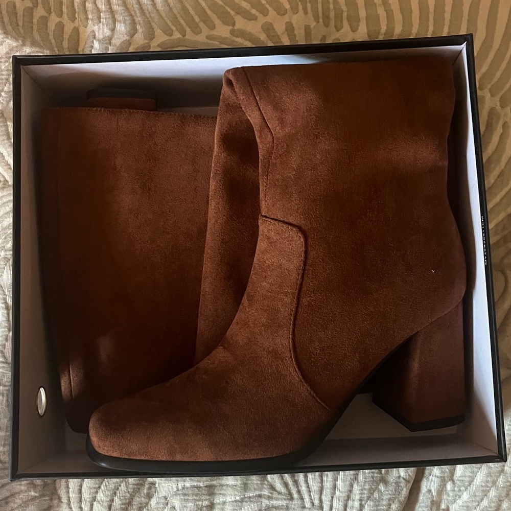 NWT Modatope Brown Suede Boots
